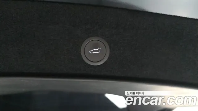 Tesla Model Y — Фото автомобиля 28