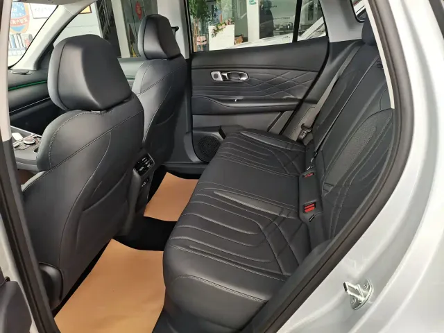 Geely Galaxy Starship 7 EM-i — Фото автомобиля 10