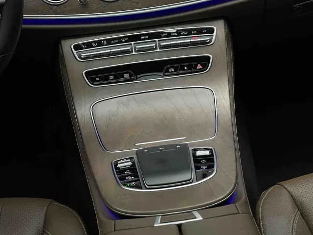 Mercedes-Benz E-Class — Фото автомобиля 10