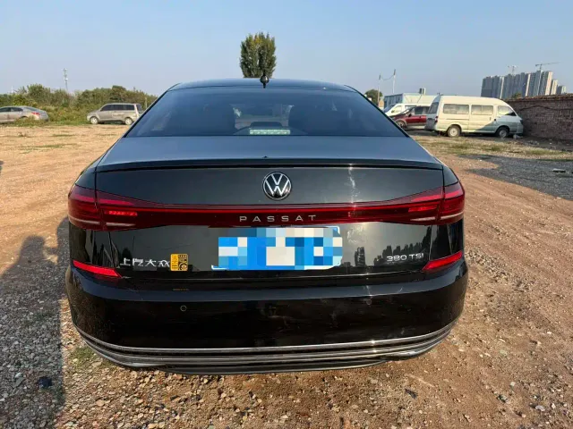 Volkswagen Passat — Фото автомобиля 7