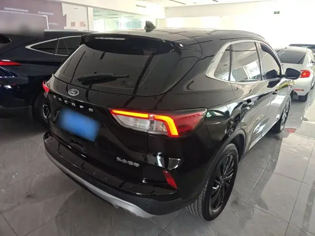 Ford Escape — Фото автомобиля 6