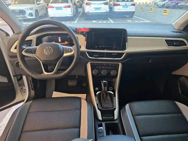 Volkswagen T-Roc — Фото автомобиля 16