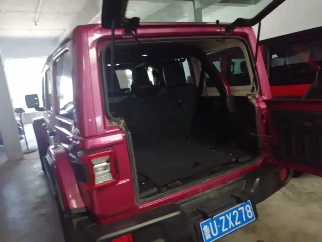Jeep Wrangler — Фото автомобиля 18