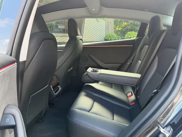 Tesla Model 3 — Фото автомобиля 11