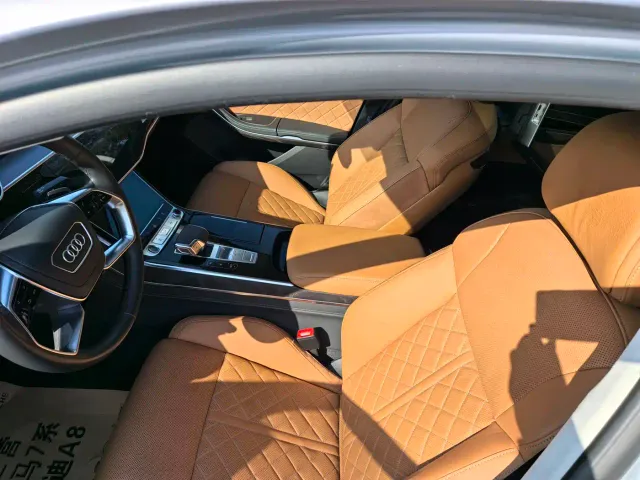 Audi A8 — Фото автомобиля 10