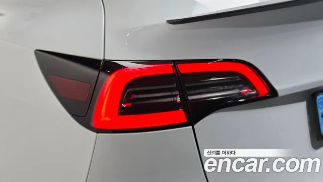 Tesla Model Y — Фото автомобиля 8