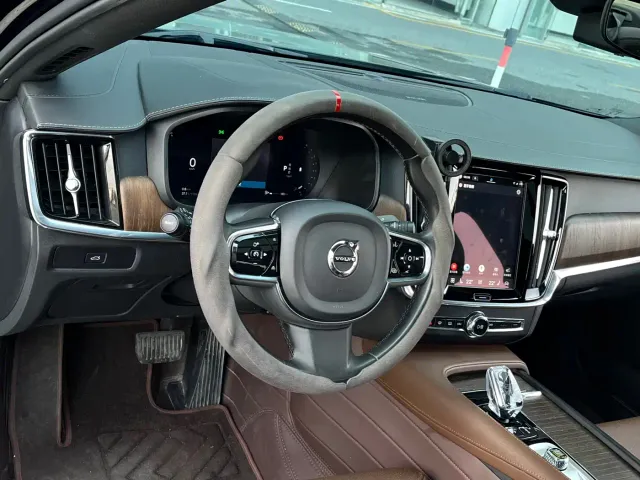 Volvo S90 — Фото автомобиля 12