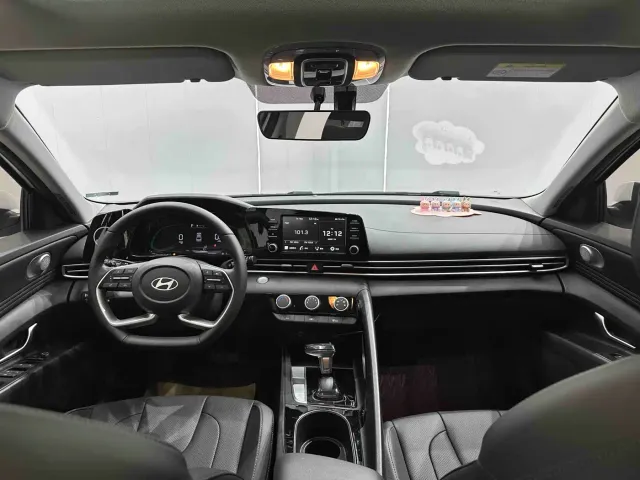 Hyundai Elantra — Фото автомобиля 9
