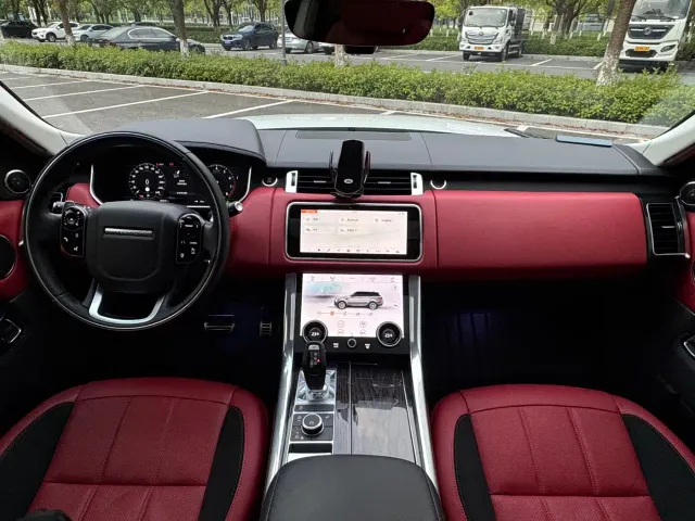 Land Rover Range Rover Sport 2022 3.0 L6 Gloss Black Edition — Фото автомобиля 8
