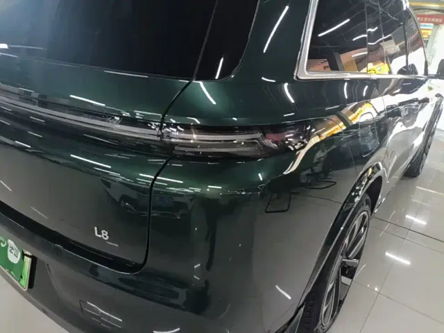 Li Auto L8 — Фото автомобиля 23
