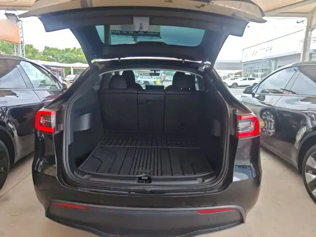 Tesla Model Y — Фото автомобиля 18