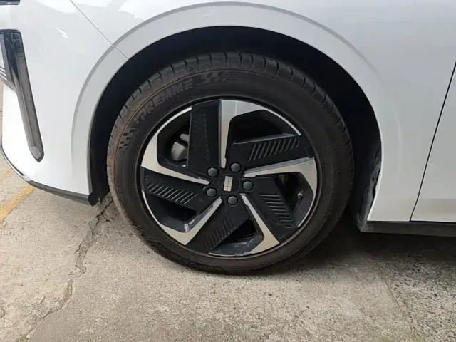 Geely Galaxy L6 — Фото автомобиля 22