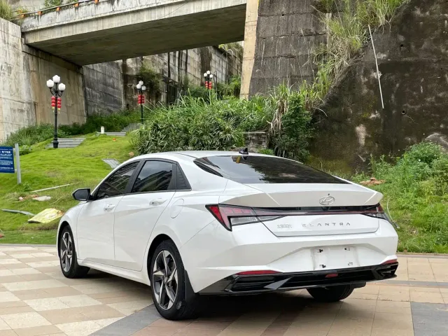 Hyundai Elantra — Фото автомобиля 9