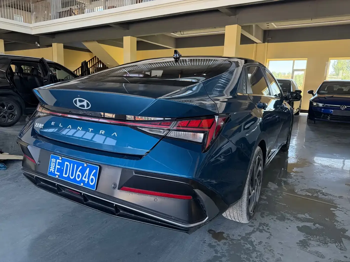 Hyundai Elantra 2023 1.5L CVT TOP Flagship Edition — Фото автомобиля 5