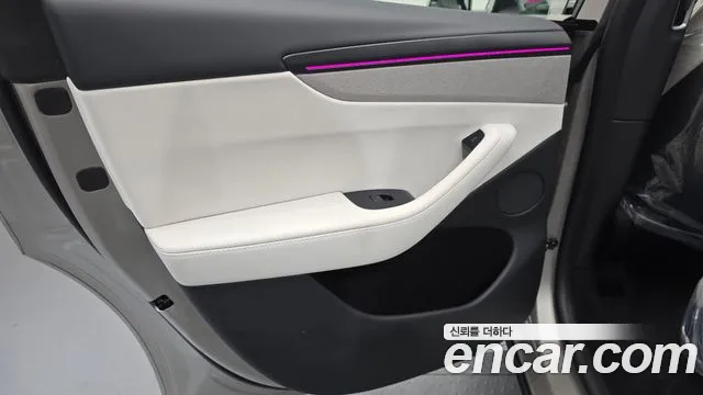 Tesla Model Y — Фото автомобиля 14