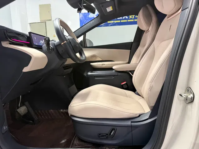 Lynk & Co Z20 — Фото автомобиля 7