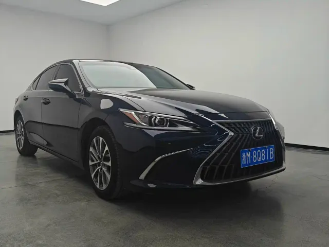 Lexus ES — Фото автомобиля 2