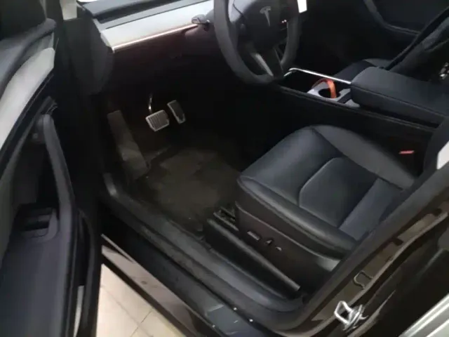 Tesla Model Y — Фото автомобиля 15