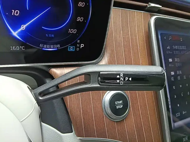 Mercedes-Benz EQE SUV — Фото автомобиля 13