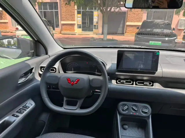 Wuling Hongguang — Фото автомобиля 12