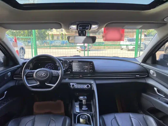 Hyundai Elantra — Фото автомобиля 11