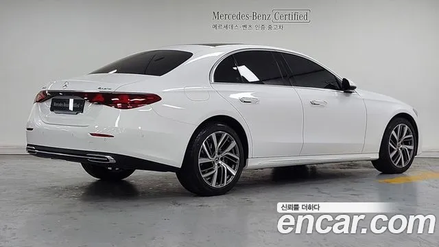 Mercedes-Benz E-Class — Фото автомобиля 2
