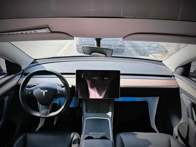 Tesla Model Y — Фото автомобиля 6