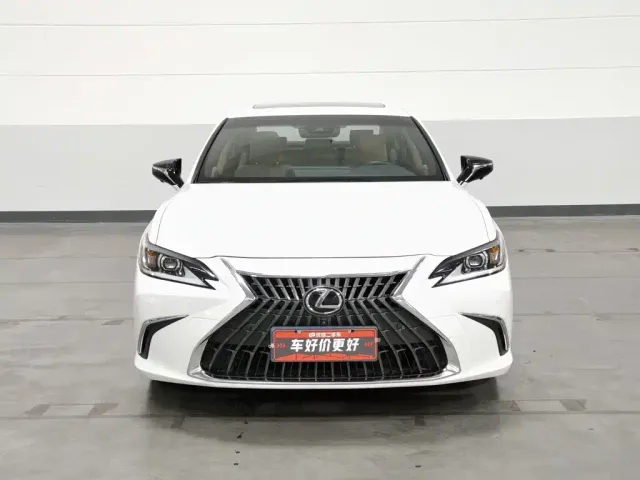Lexus ES — Фото автомобиля 3