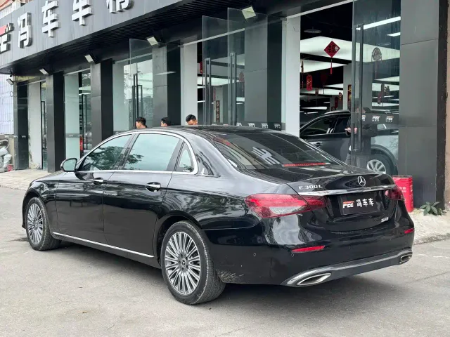 Mercedes-Benz E-Class — Фото автомобиля 15