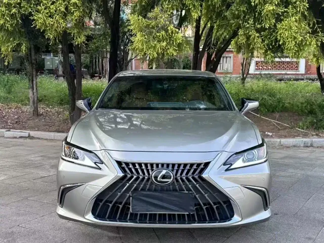 Lexus ES — Фото автомобиля 2