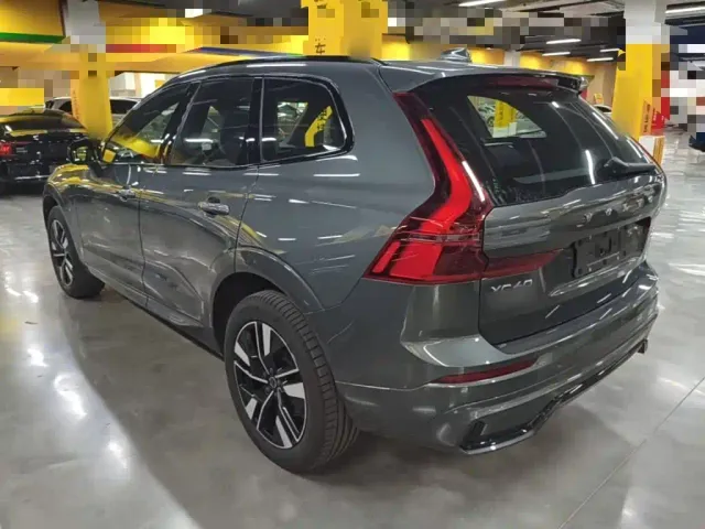Volvo XC60 — Фото автомобиля 4