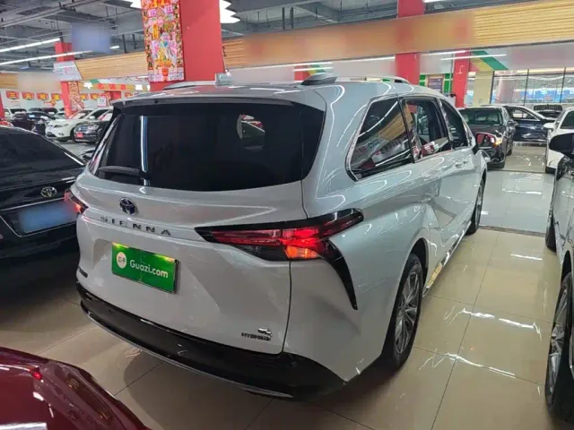 Toyota Sienna — Фото автомобиля 6