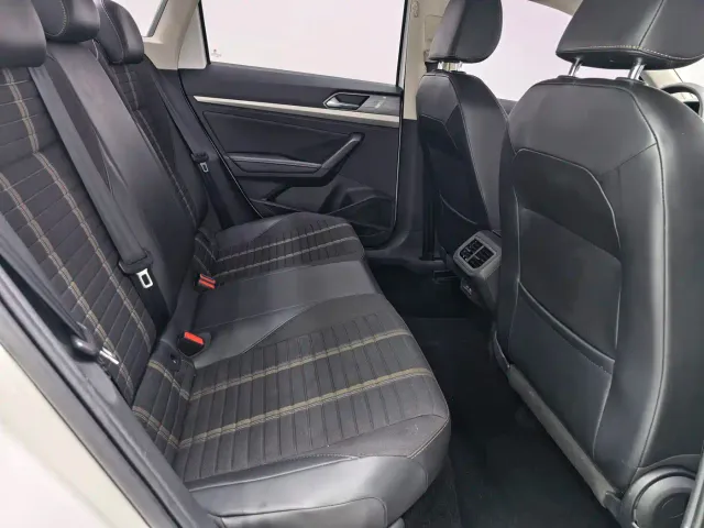 Volkswagen Lavida — Фото автомобиля 12