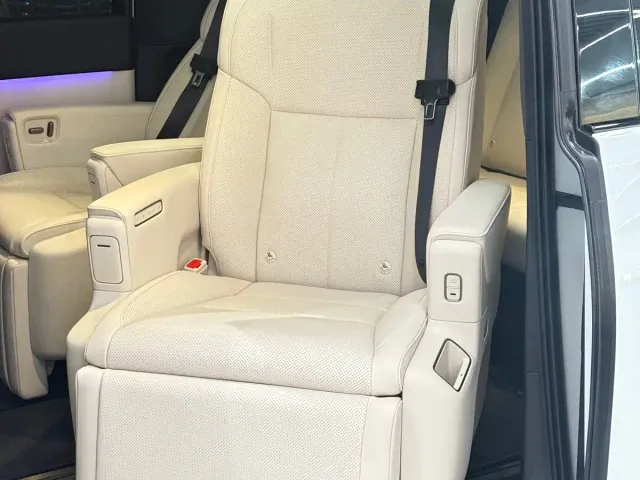 Li Auto MEGA — Фото автомобиля 10