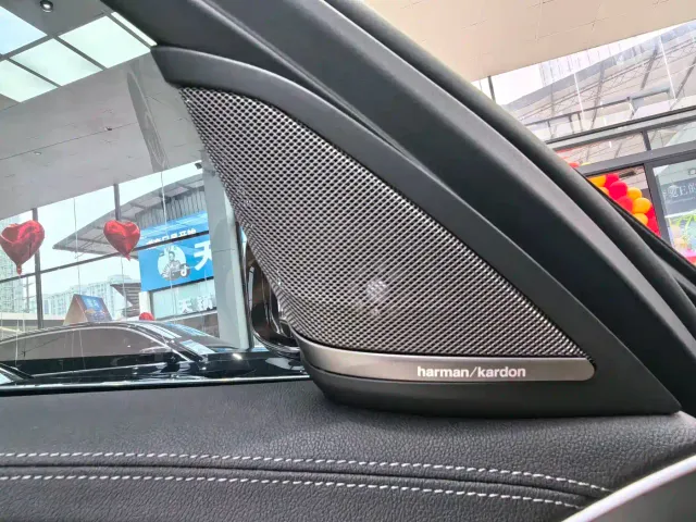 BMW 5 Series — Фото автомобиля 11