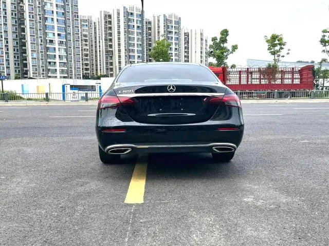 Mercedes-Benz E-Class — Фото автомобиля 10