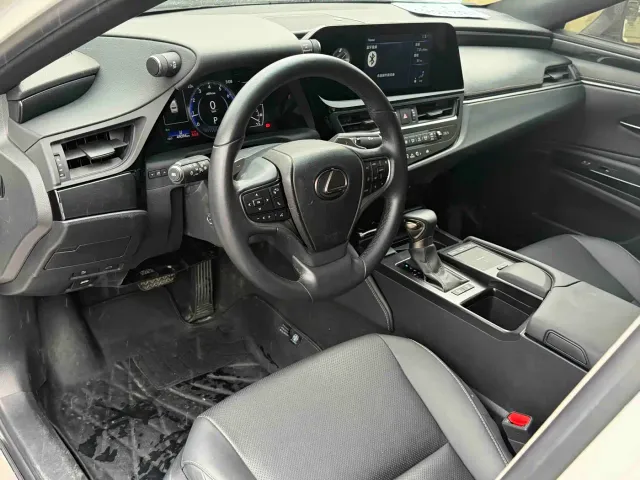 Lexus ES — Фото автомобиля 4
