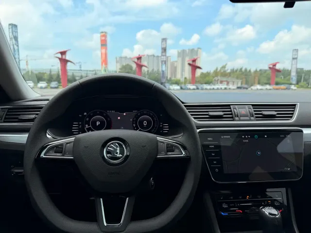 Skoda Superb — Фото автомобиля 8