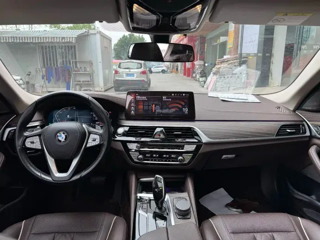 BMW 5 Series — Фото автомобиля 4