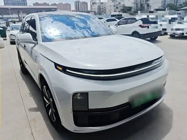 Li Auto L7 — Фото автомобиля 21