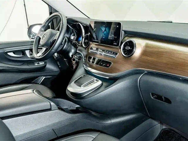 Mercedes-Benz V-Class — Фото автомобиля 21