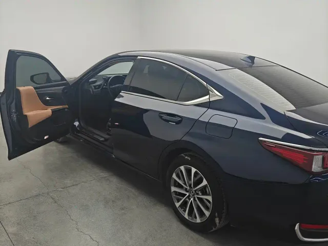 Lexus ES — Фото автомобиля 3