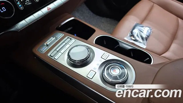 Genesis GV70 — Фото автомобиля 12