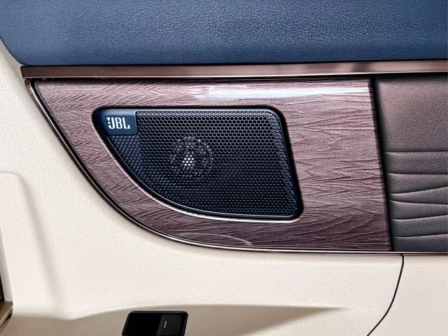 Toyota Alphard — Фото автомобиля 22