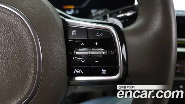 Kia Carnival Generation 4 — Фото автомобиля 23