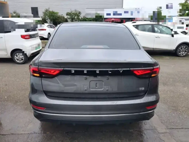 Geely Emgrand — Фото автомобиля 5