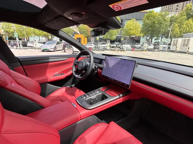 Xiaomi SU7 — Фото автомобиля 21