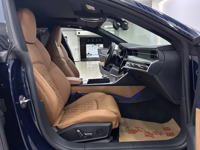 Audi A7L — Фото автомобиля 12
