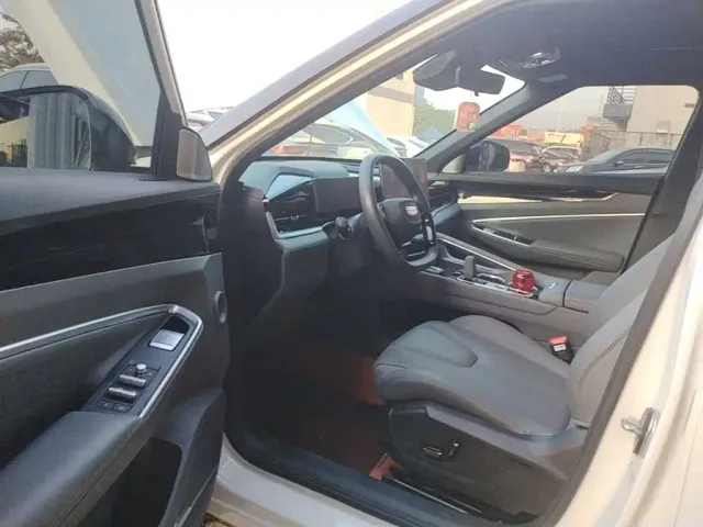 Geely Boyue — Фото автомобиля 15
