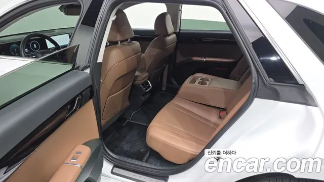 Hyundai Grandeur GN7 — Фото автомобиля 18